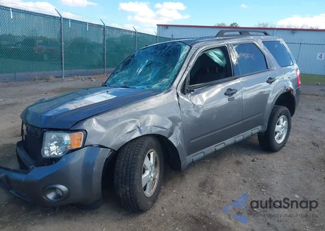 2011 Ford Escape Xlt z USA, uszkodzony, nr VIN 1FMCU9D70BKC61399